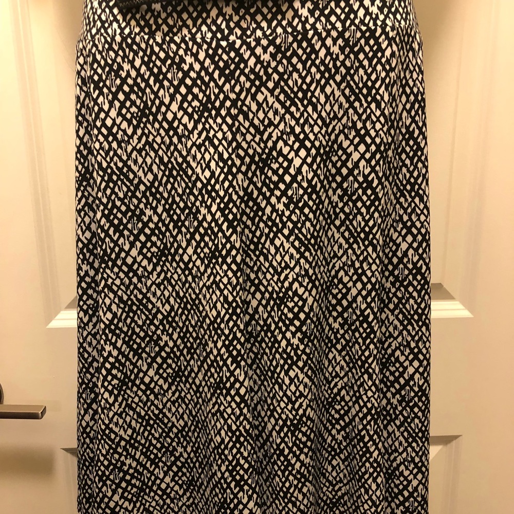 Cute Flare Black & White Geometric Skirt by Avenue - Picture 3 of 3